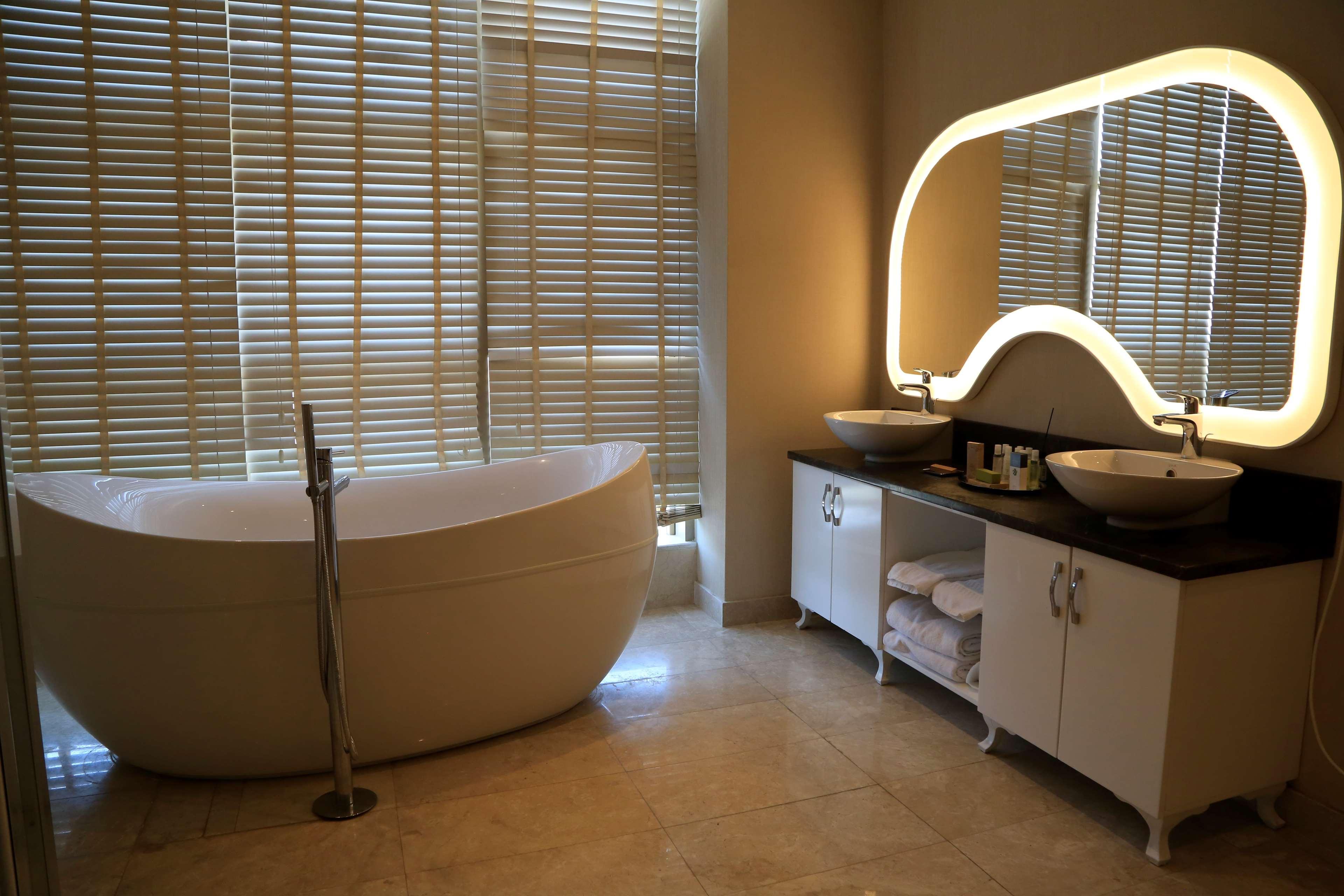 Doubletree By Hilton Hotel Istanbul - Tuzla Экстерьер фото